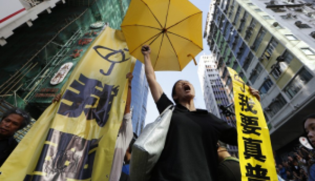 香港雨傘運動十年一夢 此間非少年人面也全非 ☆作者：黃宇翔