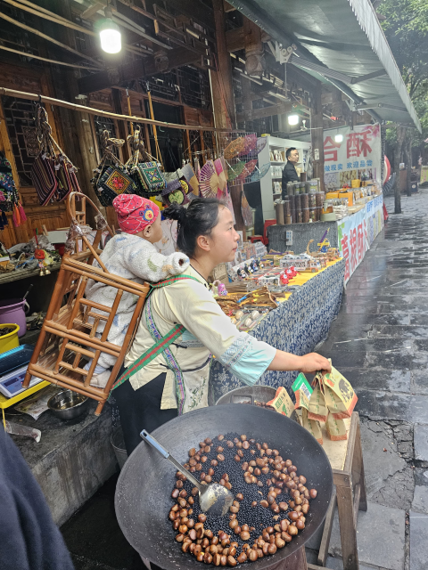 鳳凰城内小販。只為解閒.png